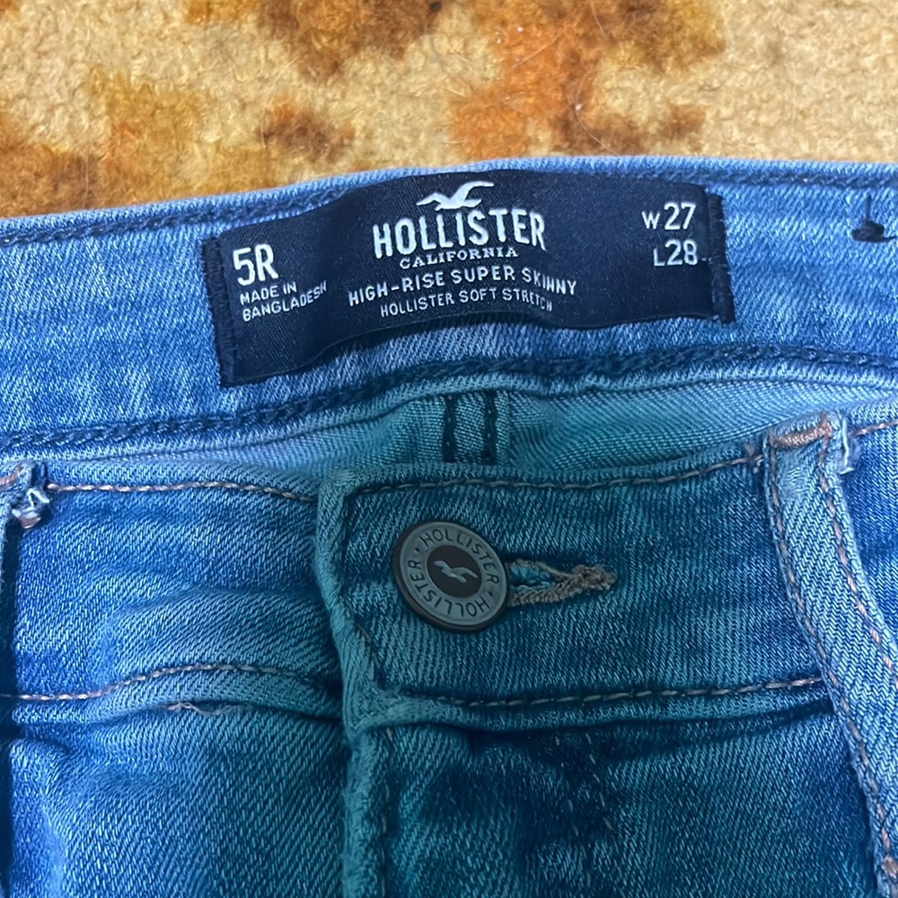 Mid Rise Light Wash Jeans - Picture 3 of 3
